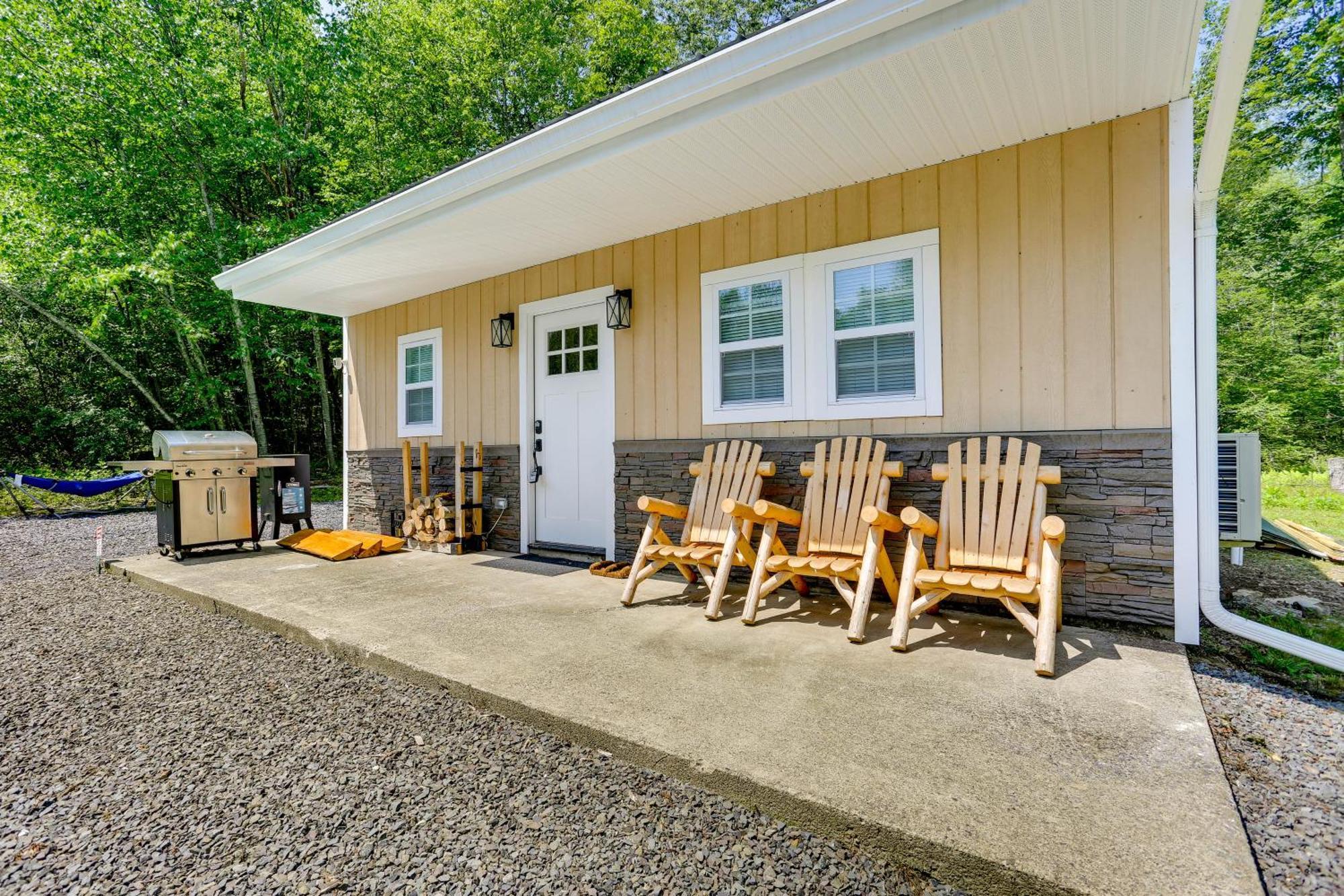 Secluded Poconos Cabin With Fire Pit On 75 Acres! East Stroudsburg Exterior foto