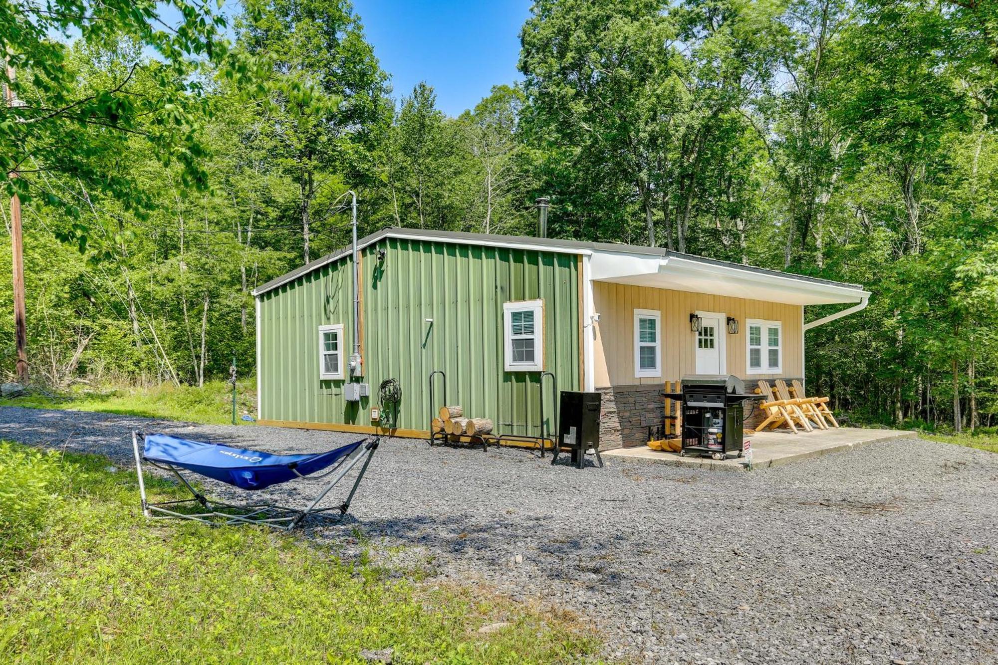 Secluded Poconos Cabin With Fire Pit On 75 Acres! East Stroudsburg Exterior foto
